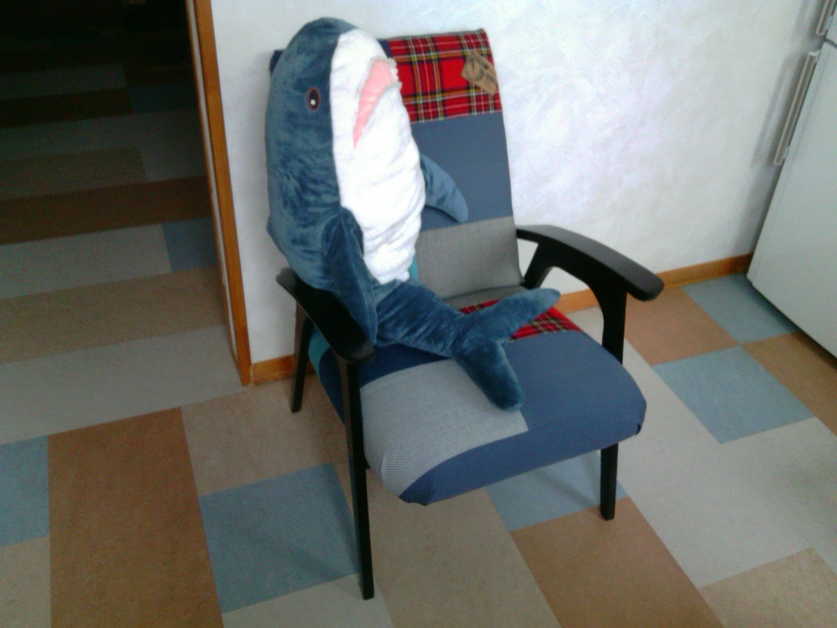 Кресло нова. Купил сыну новое кресло.