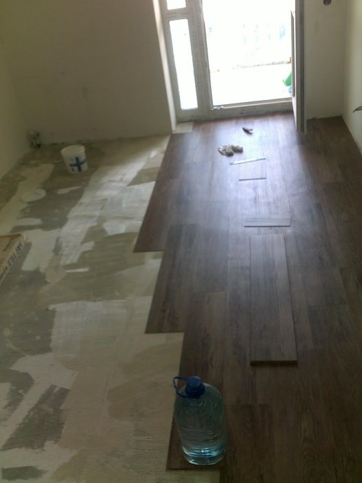 наливной пол под кварц винил. виниловая плитка на пол монтаж. наливной пол кварц винил. пол кварц винил наливной пол. наливной пол с кварцевым песком.