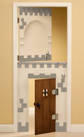 Примеры удачного использования двухцветных дверей.