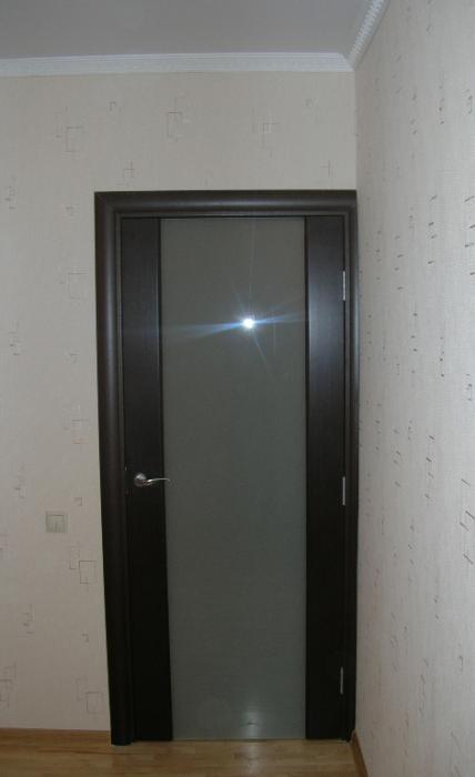 Неровный дверной проем: как ставить двери?