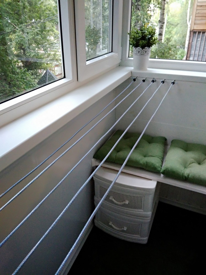 Сушилка для белья на балкон как удобный способ сушки одежды