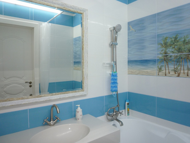 фото:Бело-голубая ванная