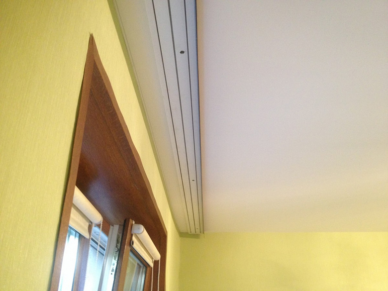 Натяжной потолок с потолочным карнизом (2), потолок — Идеи ремонта