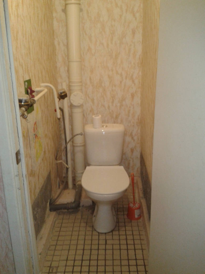 фото:Сиреневая ванная и туалет
