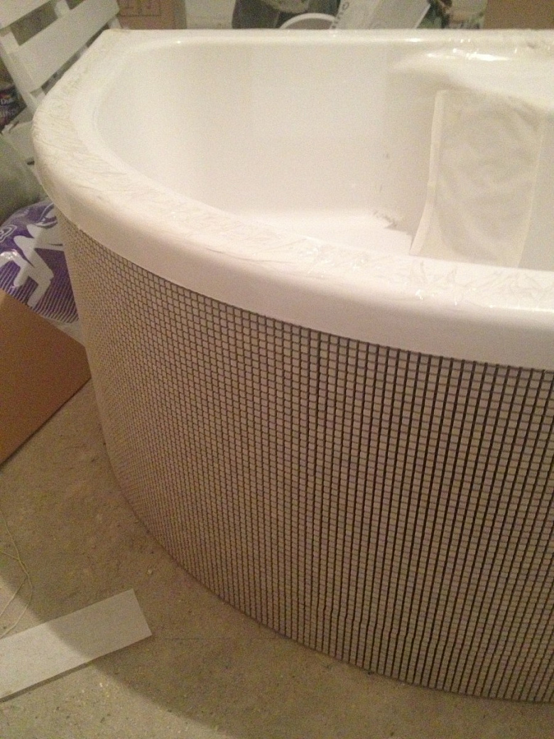 фото:Оливковая ванная с воробьем