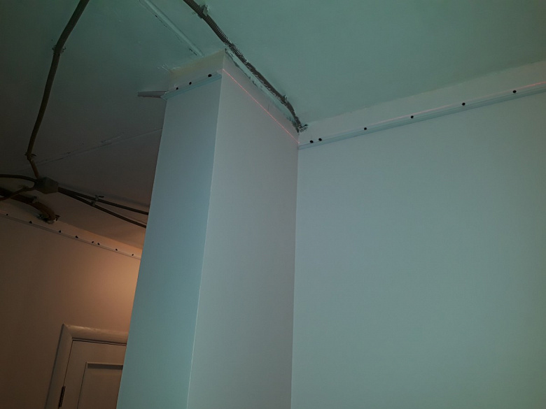 фото:Как делаются стыки на тканевых натяжных потолках