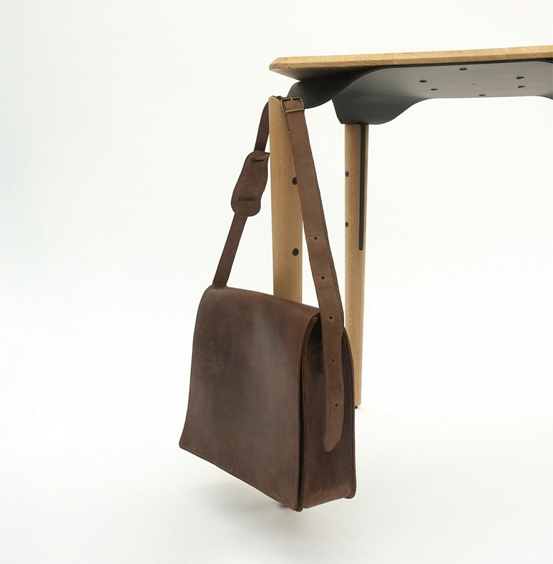 фото:Элегантный столик с держателем для сумок
