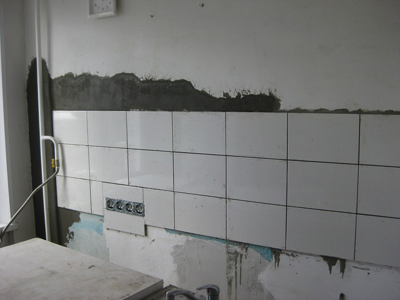 фото:Однушка хрущевка в белом - кухня 5 кв. метров