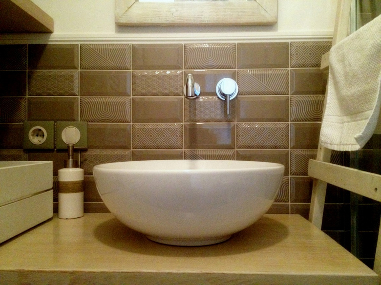 фото:Оливковая ванная с воробьем
