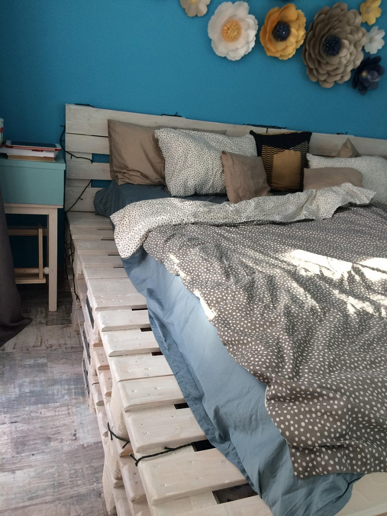 фото:Как сделать кровать из паллет своими руками