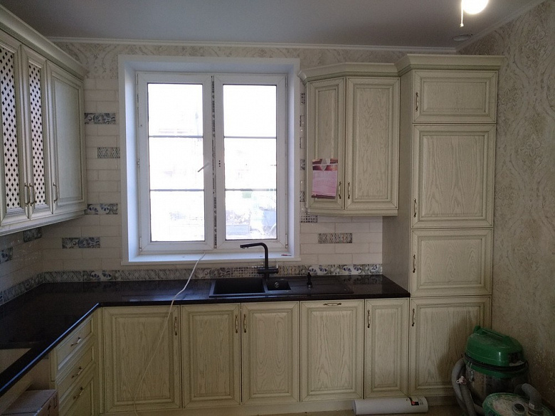 фото:Столешница кухонная их Дымовского гранита