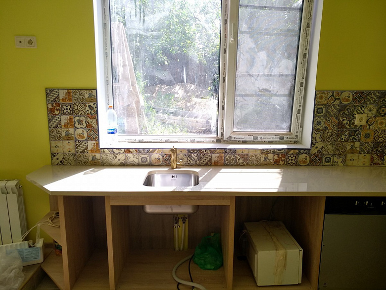 фото:Кухонная столешница из кварцевого агломерата