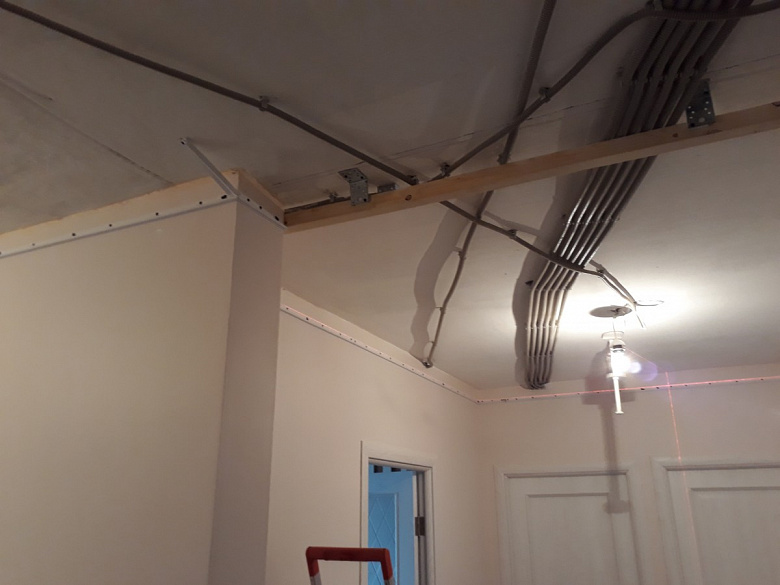 фото:Как делаются стыки на тканевых натяжных потолках