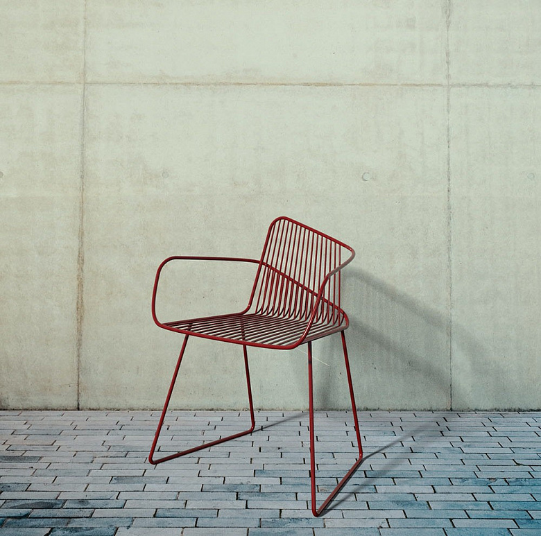 фото:Металлический стул: петля Мебиуса