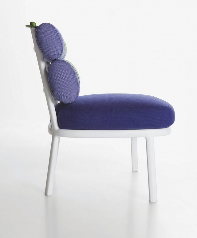 фото:Удобное кресло с валиками под спину