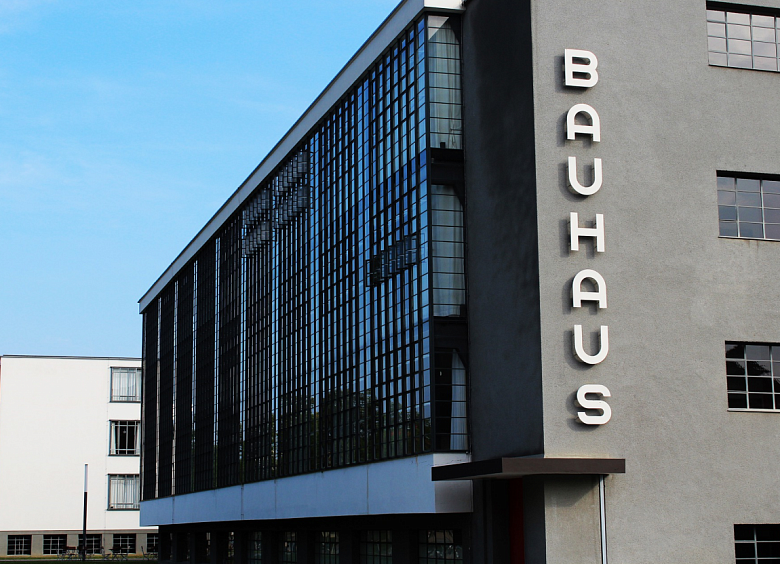 фото:Здание школы «Bauhaus» в Дессау 
