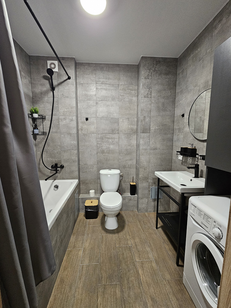 фото:Санузел достаточно просторный изначально по планировке