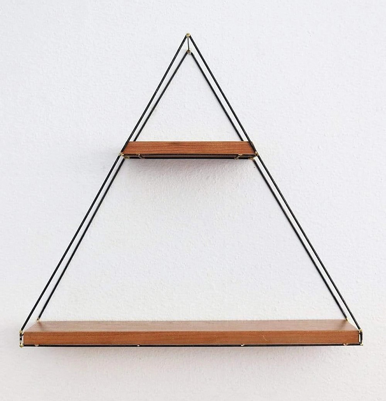фото:Треугольные полки – оригинальный декор