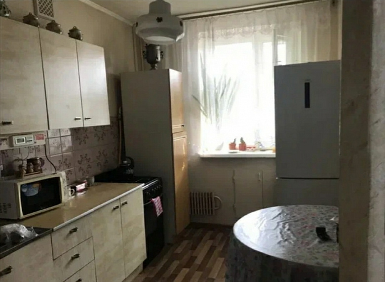фото:Фото всех комнат не сохранилось. Но общее состояние квартиры и так понятно. Выбор нами был сделан из-за подходящей площади, хорошего местоположения и инфраструктуры. Плюсом также стали два санузла . Минусов тоже хватает, но о них мы узнали, конечно, в процессе...