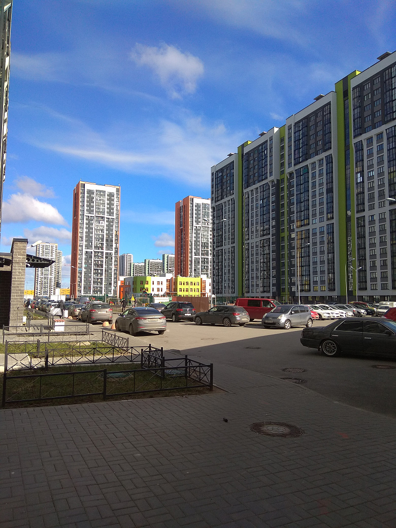 фото:Это один из наиболее приличных вариантов. Район Каменки. Блин, как здесь жить?