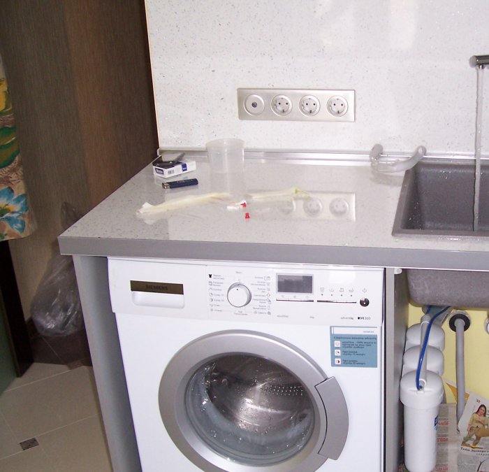 Газовая варочная панель над стиральной машиной фото