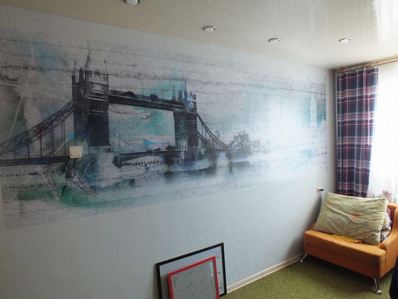 Взрослая дочь в маленькой комнатке фото:Взрослая дочь в маленькой комнатке